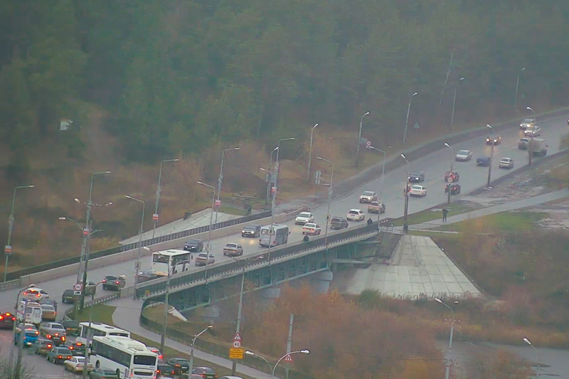 Одежда превратилась в корку, на дорогах - ледяной панцирь. В Каменске-Уральском и окрестностях из-за погодной аномалии аварийная обстановка