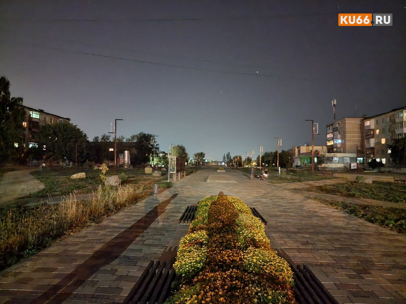 Отсутствие уличного освещения в Каменске-Уральском многие годы никого не волнует. Жители терпят и молчат, жалоб нет...