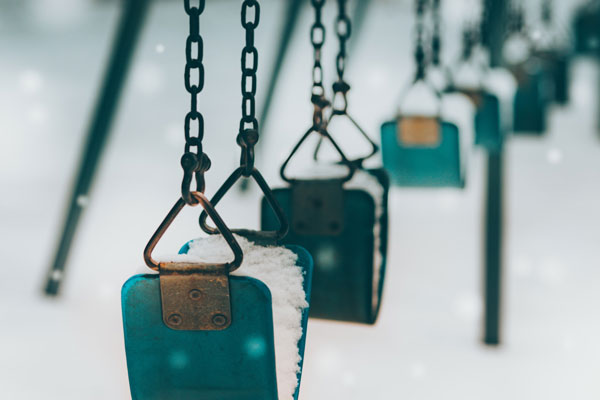 Труп десятилетней школьницы нашли на детской площадке