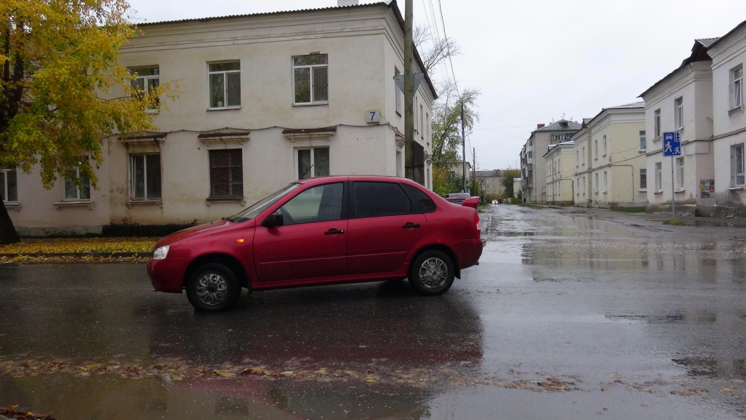 Водители отечественных легковушек в начале недели не щадили пешеходов на улицах в Каменске: сразу двое отправились на больничные койки