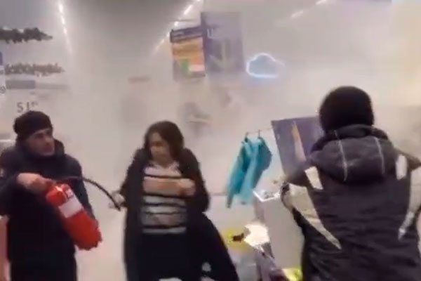 В Томске произошел второй за неделю пожар в «Ленте». В компании снова сообщили о поджоге В Томске произошел второй за неделю пожар в «Ленте». В компании снова сообщили о поджоге