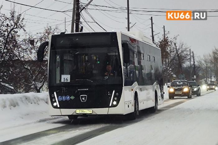 Пять больших автобусов появятся в Каменске-Уральском в 2025 году | В Каменске-Уральском появятся пять больших автобусов в 2025 году