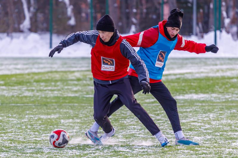 ФК «Синара» разгромила «Сысерть» 5:0 в зимнем чемпионате Свердловской области | В Каменске-Уральском «Синара» стартовала с крупной победы 5:0 над «Сысертью»