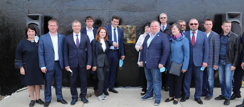 Cвердловский губернатор Куйвашев раскритиковал мэра и чиновников Екатеринбурга за общее фото без масок