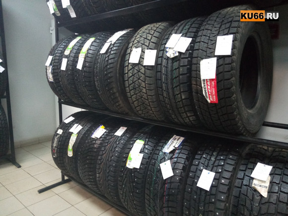 Автомобилист из Каменска-Уральского рассказал о хитростях, к которым прибегают продавцы зимней резины и о своем опыте неудачной покупки