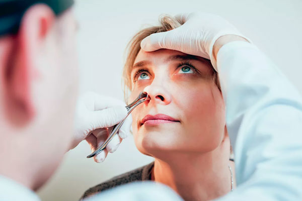 Врач объяснила разницу потери обоняния при коронавирусе и ОРВИ