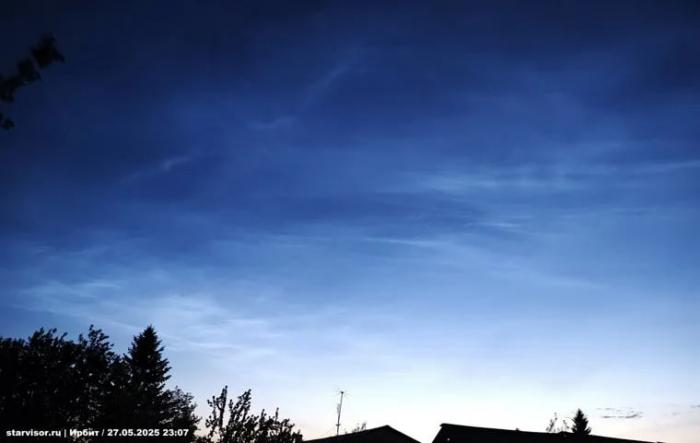 Загадочные облака над Свердловской областью: ученые объясняют механизм ночных явлений | В Свердловской области заметили серебристые облака