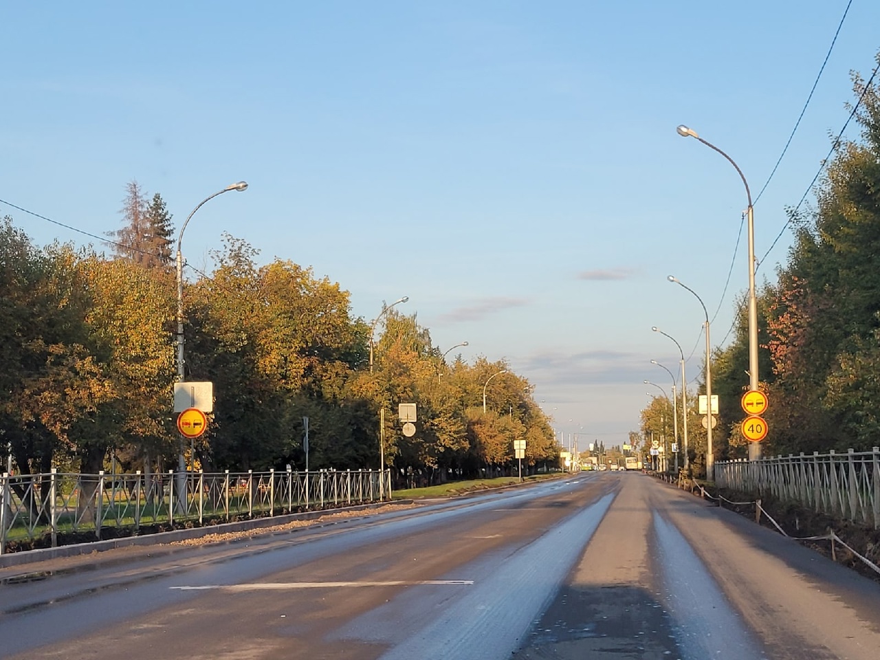 На Ленина в Каменске-Уральском обновляют бордюры 