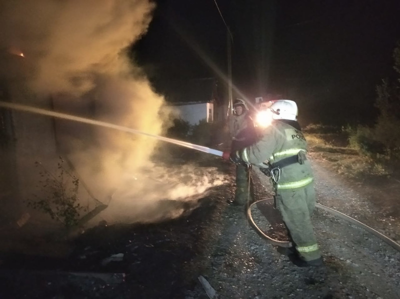 Накануне вечером в деревне под Каменском-Уральским сгорел садовый дом Накануне вечером в деревне под Каменском-Уральским сгорел садовый дом