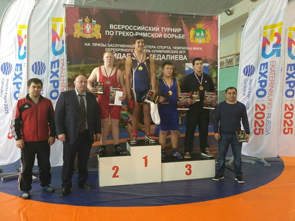 Греко-римские борцы отстояли честь Каменска-Уральского на турнире в столице Урала. Копилку юных олимпийцев пополнили «серебро» и «бронза»