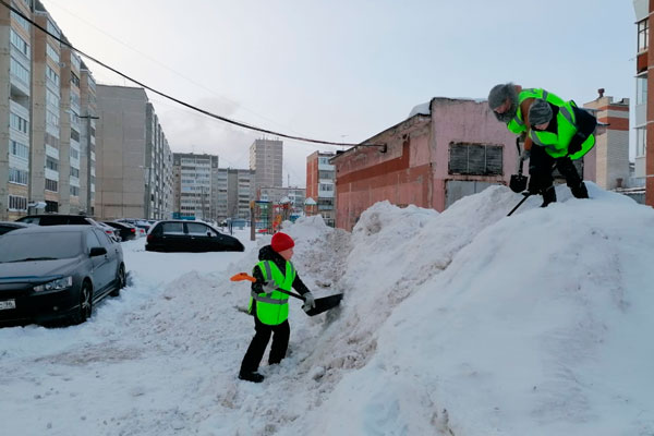 Не допустить беды. В Каменске-Уральском юные инспекторы дорожного движения ведут борьбу с опасными горками