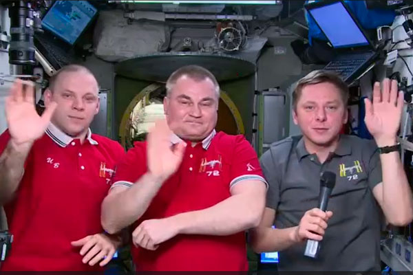 «Космос — это больше, чем профессия»: космонавты с МКС поздравили россиян с Днем космонавтики | Российские космонавты записали видео с поздравлениями с Днем космонавтики