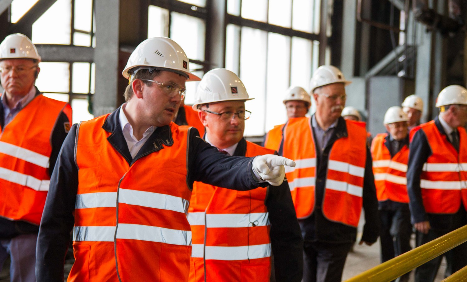 Директора предприятий Каменска побывали на СинТЗ – заглянули на промплощадку, обсудили ремонт Байновского моста и оздоровление заводчан