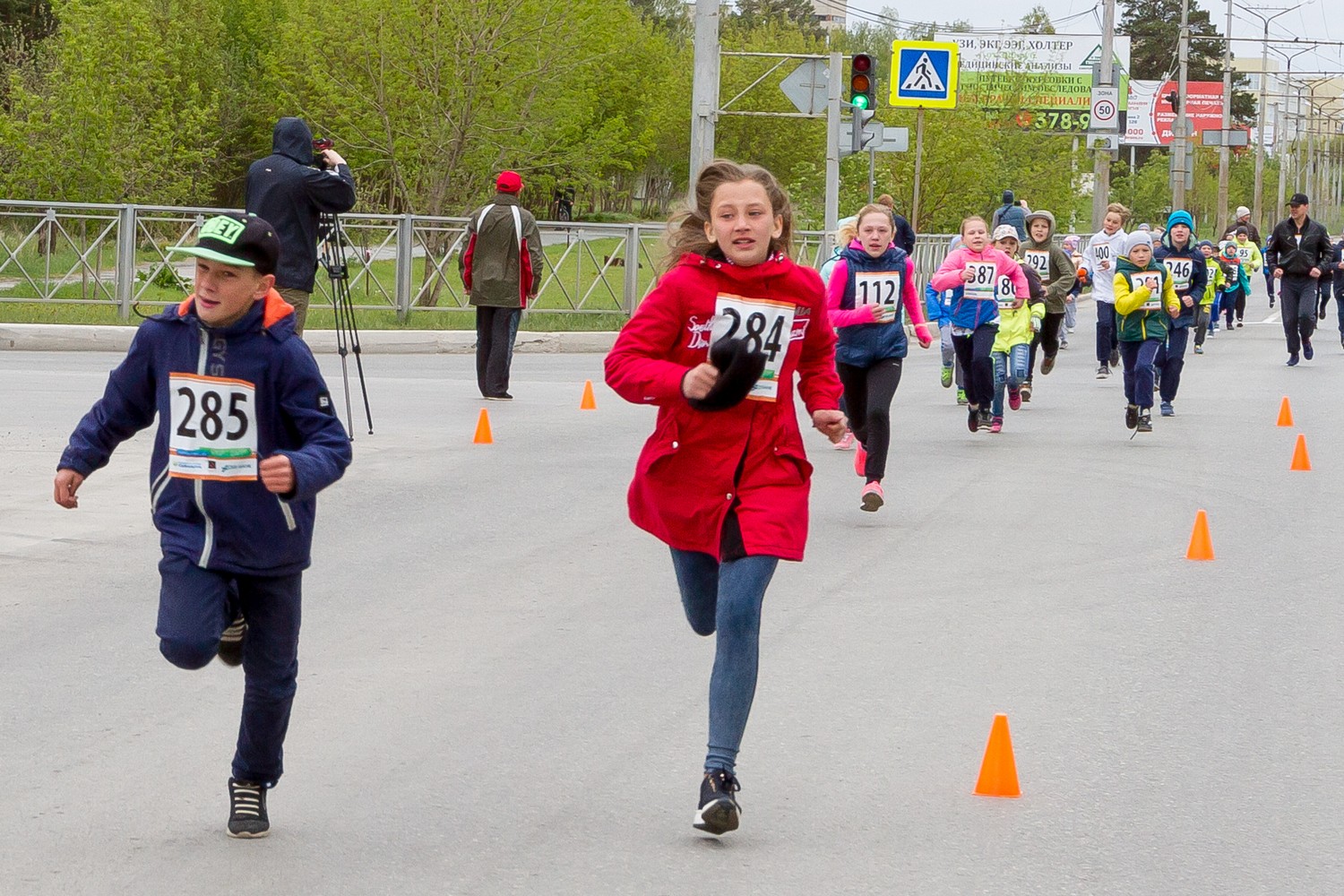На финише встречали аплодисментами и апельсинами: в Каменске прошла акция «Бежим с добром» - участники собирали деньги на лечение детей
