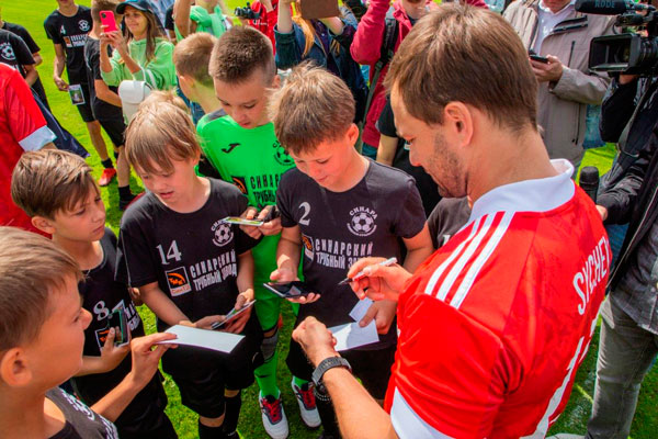 СинТЗ принял участие в кампании в поддержку сборной России по футболу