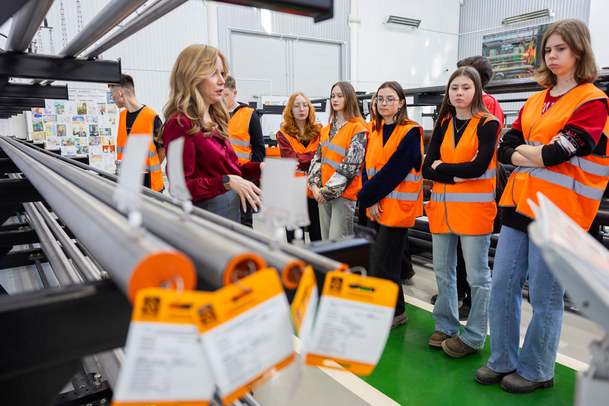 Школьники Каменска-Уральского побывали на Синарском трубном заводе | Школьники посетили Синарский трубный завод