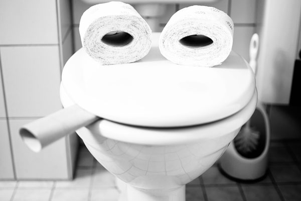 «Вы затампонированы». Семья из Каменска-Уральского из-за долгов по коммуналке осталась без канализации