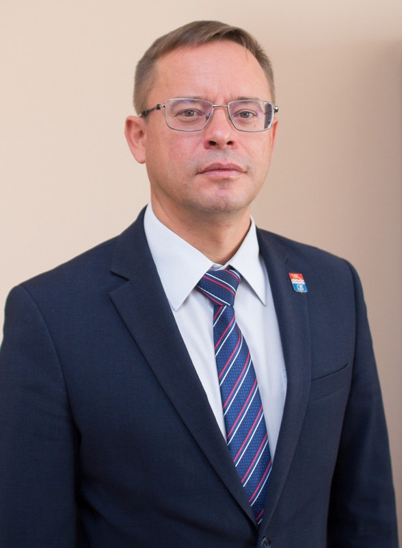 Глава Каменска-Уральского Алексей Герасимов поздравил всех, кто трудится в сфере здравоохранения с Днем медицинского работника