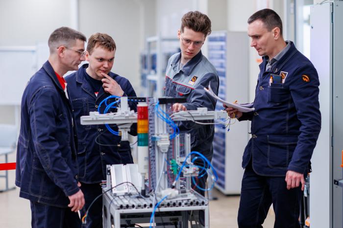 На СинТЗ определили лучших мехатроников | СинТЗ провел конкурс мехатроников