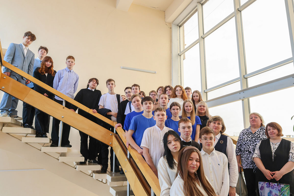 В Каменске-Уральском школьники изучают социальные инвестиции на «Открытом заводе» | Восьмиклассники Каменска-Уральского узнали, как бизнес меняет город