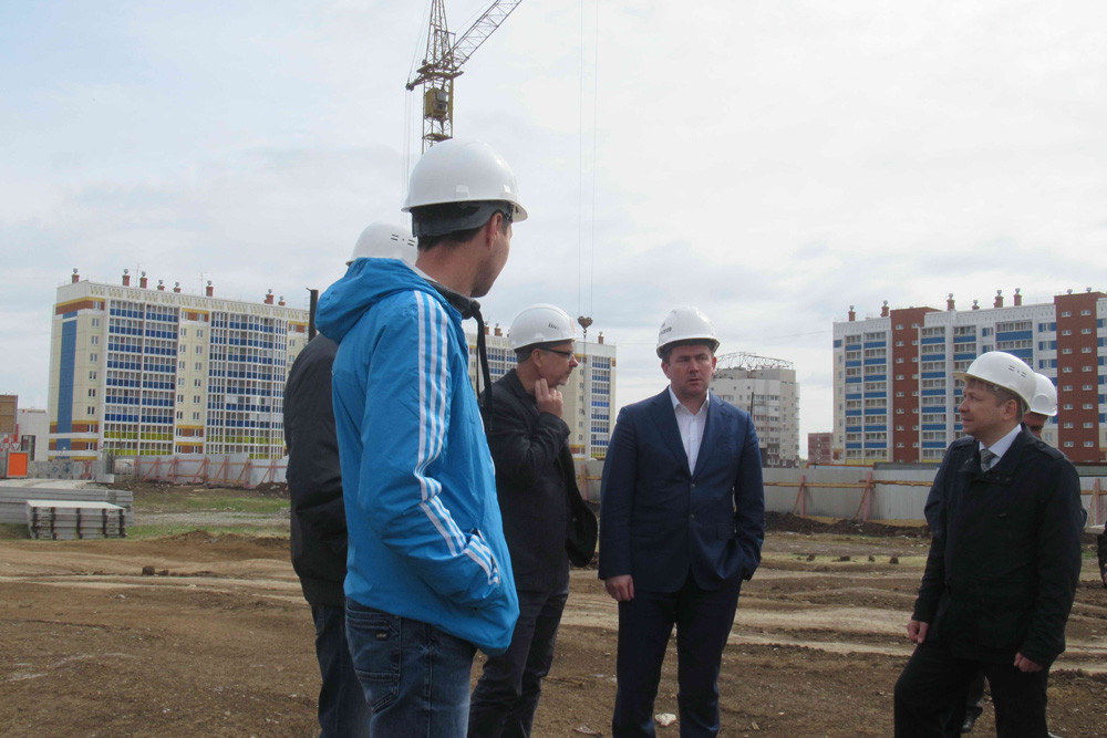 Один из самых значимых социальных объектов региона находится в Каменске-Уральском: мэр инспектирует ход его строительства. Следите он-лайн! Один из самых значимых социальных объектов региона находится в Каменске-Уральском: мэр инспектирует ход его строительства. Следите он-лайн!