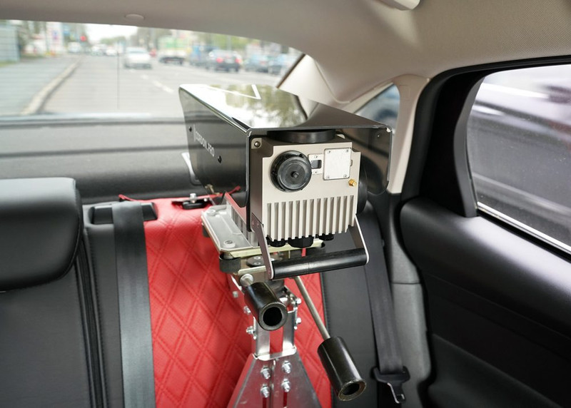 На дорогах Свердловской области появились суперкамеры. Их возят с мигалками, как чиновников