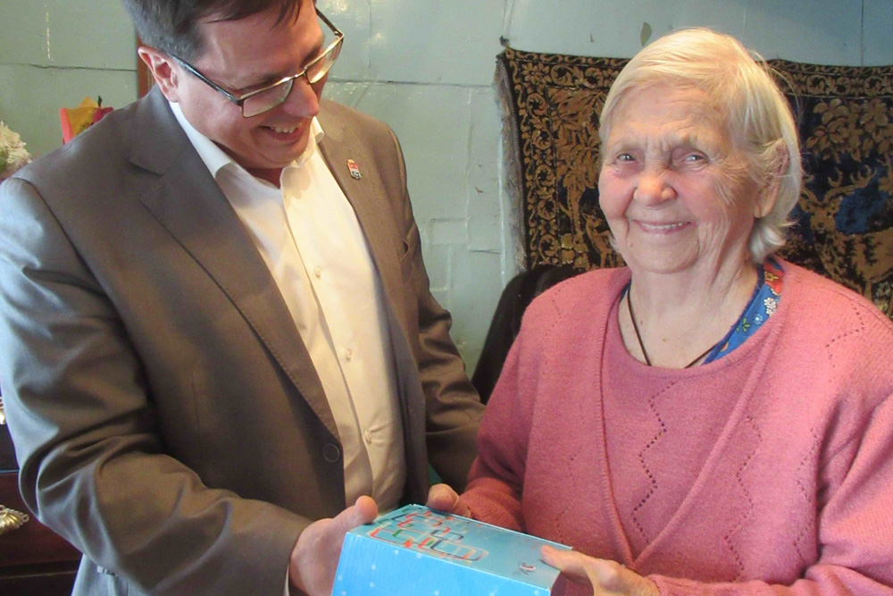 Цифровая телевизионная приставка в подарок