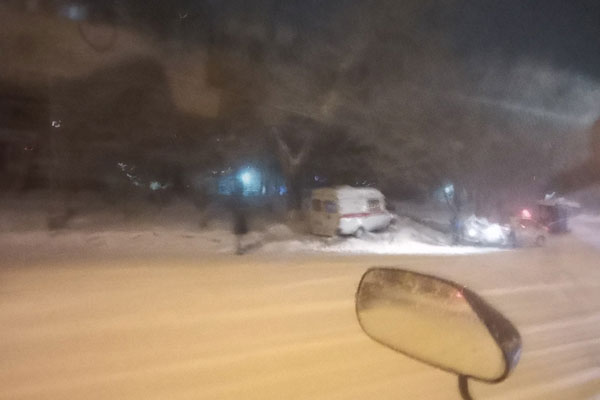 В Каменске-Уральском машина скорой помощи угодила в кювет
