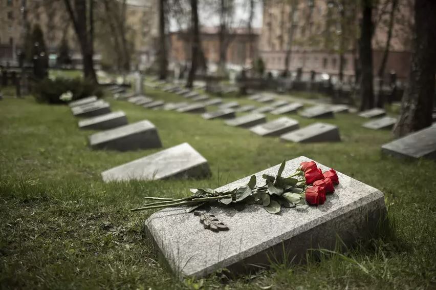 В Каменске-Уральском привели в порядок могилу легендарного спасателя