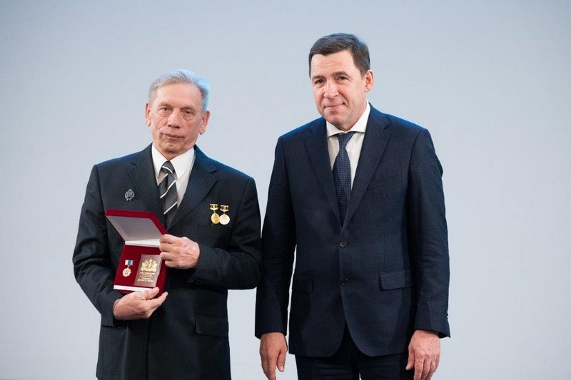 СинТЗ: Знак отличия для высококлассного специалиста СинТЗ: Знак отличия для высококлассного специалиста