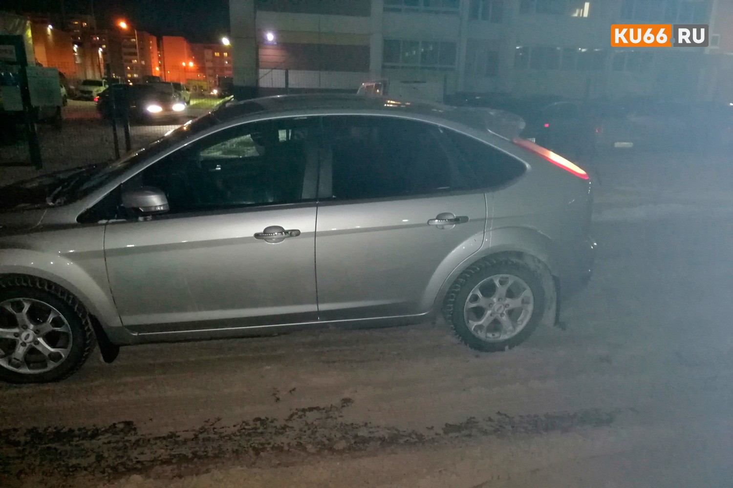 «Ехала дальше, когда зацепила зеркалом...» ДТП на улице, за чистку от снега которой не пойми кто отвечает в Каменске. Виновница скрылась