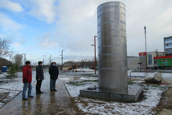 Шмыков — на главных строительных объектах Каменска-Уральского: смотрит, где работы отстают, а где идут с нарушениями, ищет недоделки... Шмыков — на главных строительных объектах Каменска-Уральского: смотрит, где работы отстают, а где идут с нарушениями, ищет недоделки...