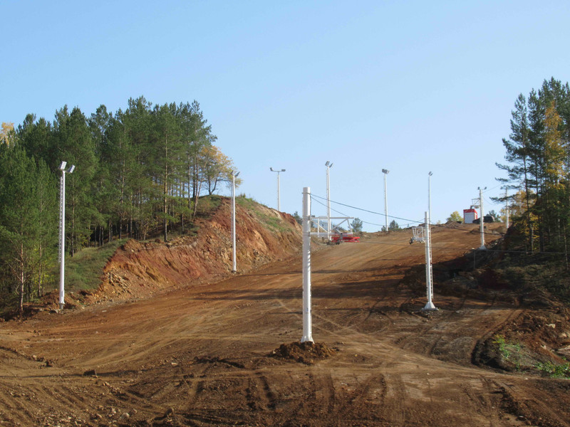 Не все им в кабинетах сидеть! Чиновники мэрии Каменска-Уральского выйдут на уборку. Мужчины — к скале Богатырек, женщины — к ДК «Юность»