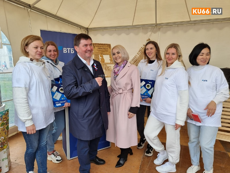 В Каменске-Уральском в День России прошла выставка «Выбираем наше, КАМЕНСКое»