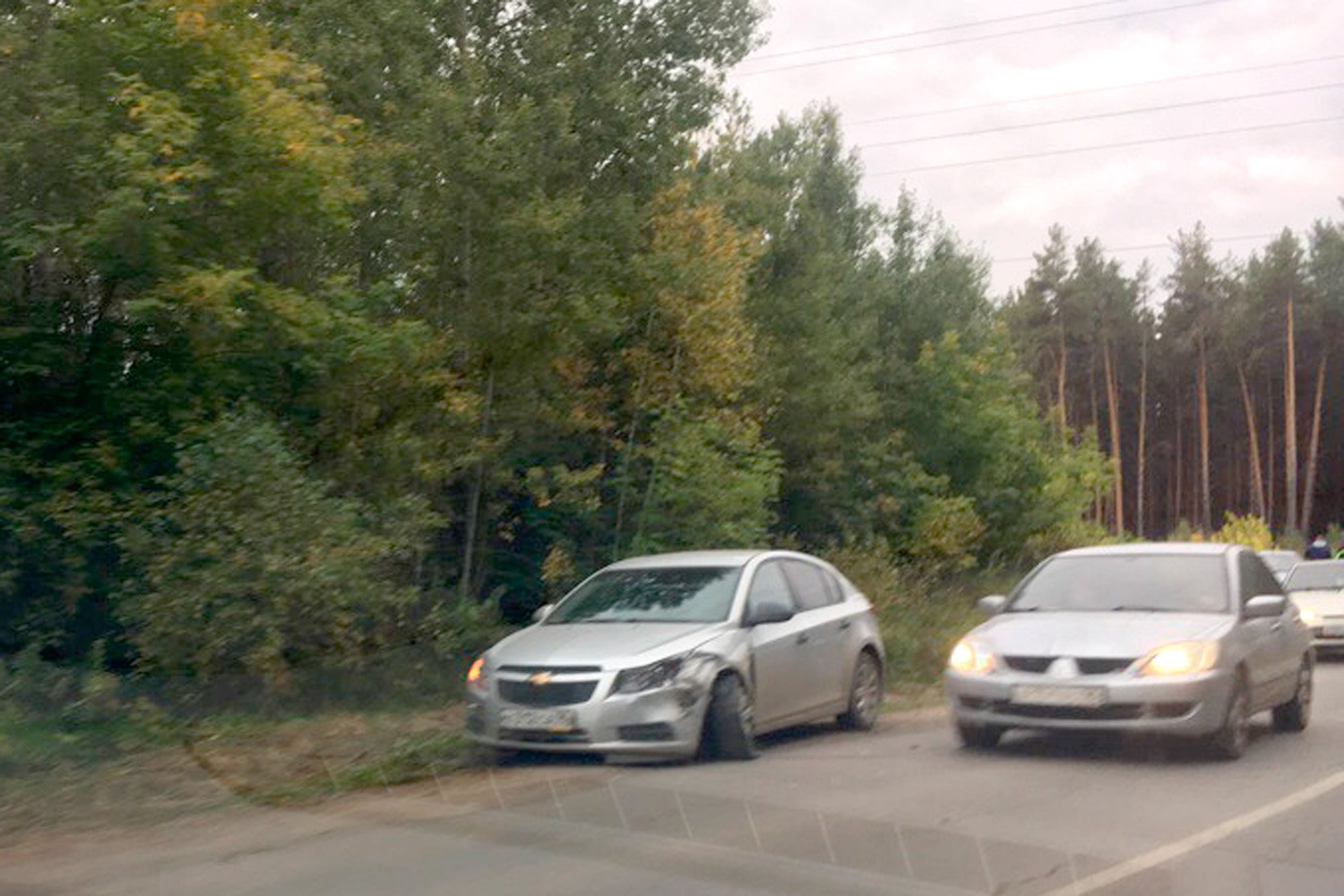 Домой приехали на полтора часа позже обычного: ДТП у Волковской плотины в Каменске-Уральском сковало поток машин в огромную пробку