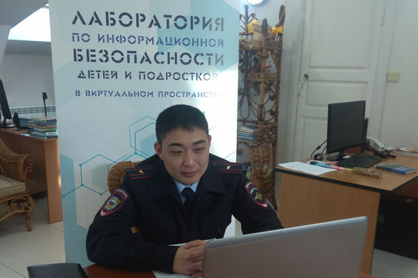 Свердловские полицейские научили подростков приемам защиты от кибермошенников