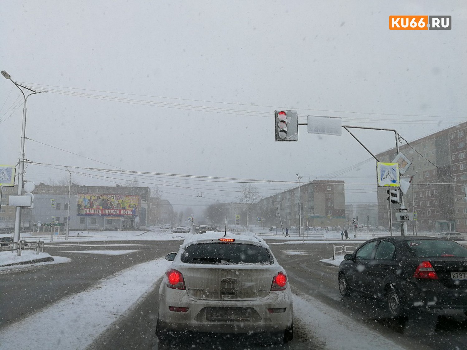 Снежный апокалипсис пришел в Каменск, который в числе нескольких городов региона попал под действие циклона. Спасатели предостерегают!