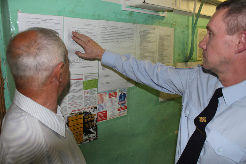 Условия жизни по обе стороны решетки в ИВС Каменска-Уральского, где недавно сидел экс-мэр Астахов, оценил член общественного совета полиции