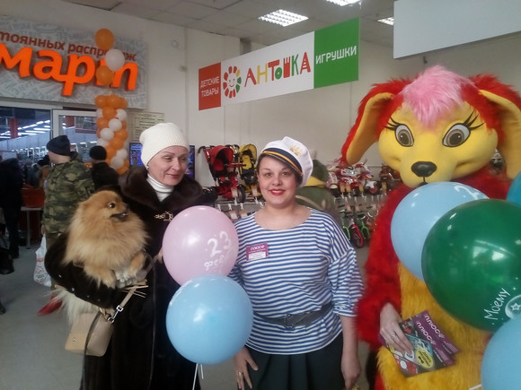 Солдатская каша, выставка оружия, конкурс военной песни: в ТЦ «DOM» в Каменске-Уральском отпраздновали День защитника Отечества