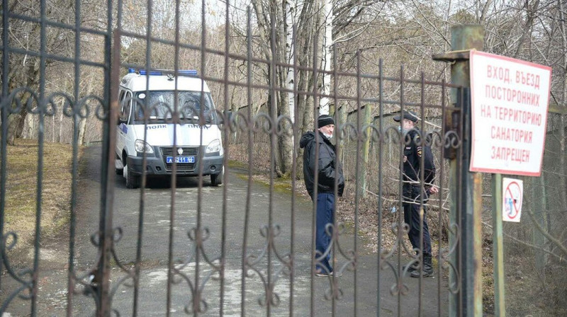 Подъезд к санаторию «Бодрость», куда свозили китайцев на карантин, охраняет полиция. Что там происходит?