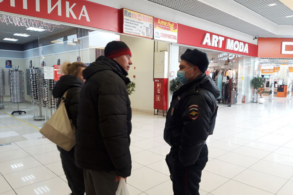 За месяц в Каменске оштрафовали 67 ковид-диссидентов, проверив сотни салонов транспорта и объектов торговли, общепита и сферы услуг