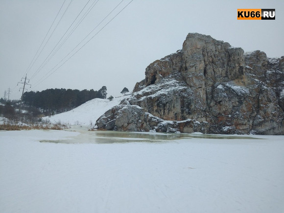 В Каменске-Уральском прямиком в Исеть стекает фекальная река – по словам очевидцев, «аромат» в округе стоит просто невыносимый…