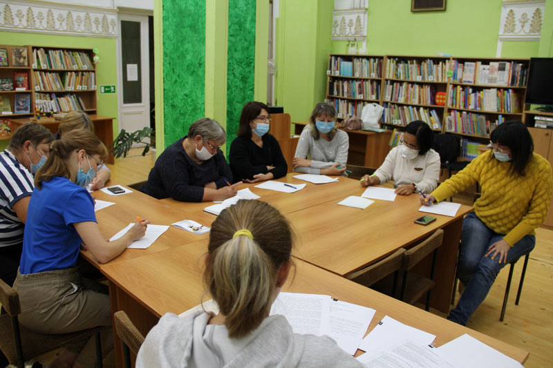 В бажовской библиотеке в Каменске-Уральском готовятся осваивать деньги гранта на дивный уголок для детей, который намерены организовать
