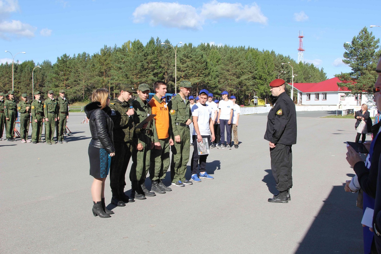Школьники и студенты из города и района узнали что такое «патриотизм по-каменски». Среди необычного – химатака и викторина на минном поле!