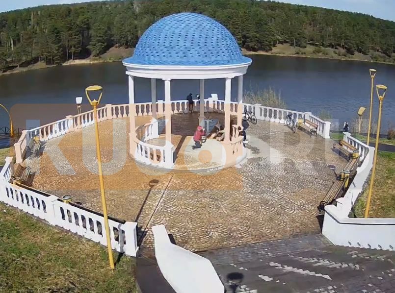 В Каменске-Уральском произошло разрушение римской ротонды. Видео | На Урале во время фотосессии произошло разрушение римской ротонды