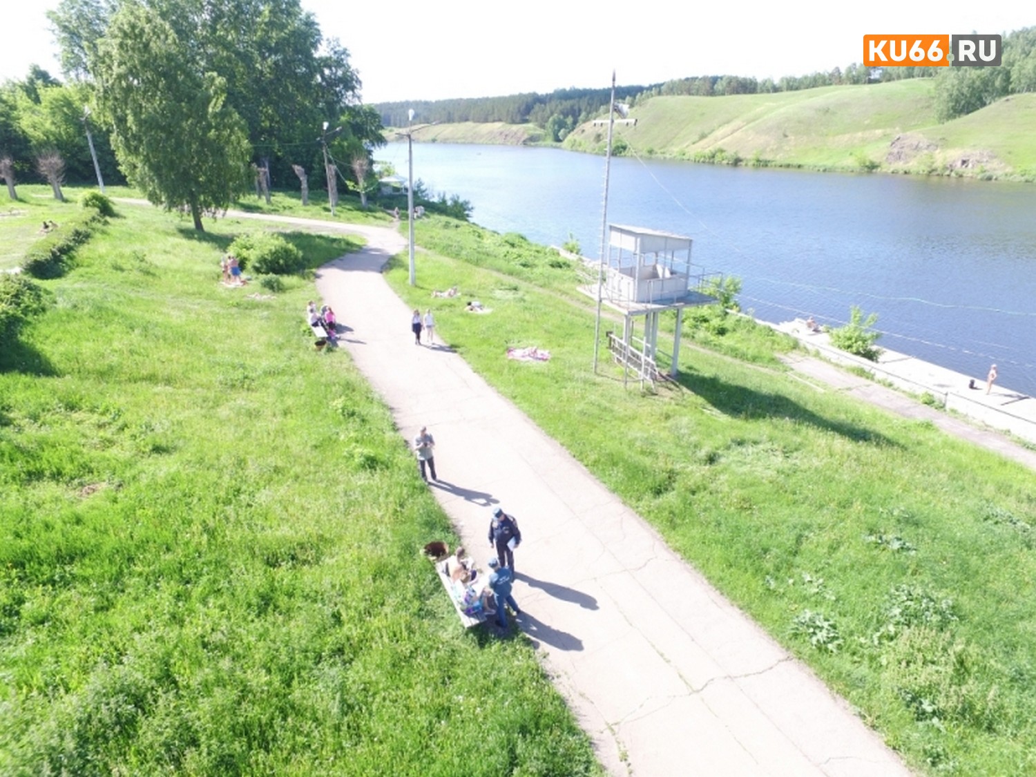 Спасатели с дрона увидели, как в Исети в Каменске-Уральском в неположенном месте купаются женщины и группа детей – из воды вытащили всех