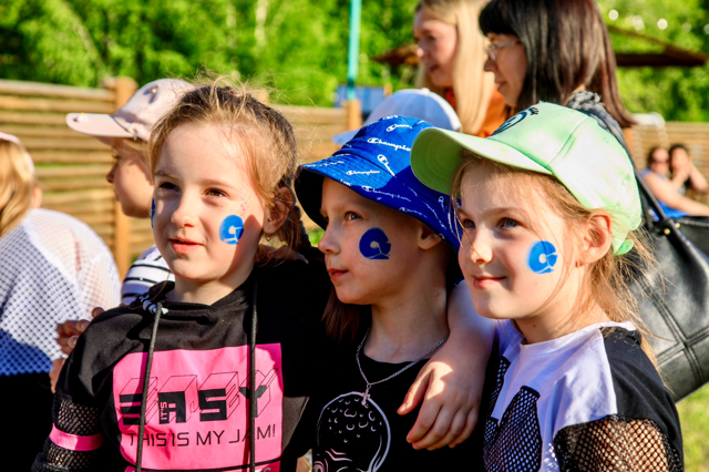 КУМЗ поздравил детей заводчан с окончанием учебного года  | Детей каменских заводчан поздравили с окончанием учебного года 