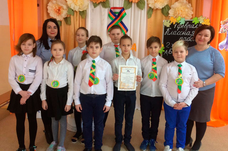 В Каменске-Уральском отметили день рождения одного из самых массовых детских движений России — нынче ребята слепили много снеговиков!