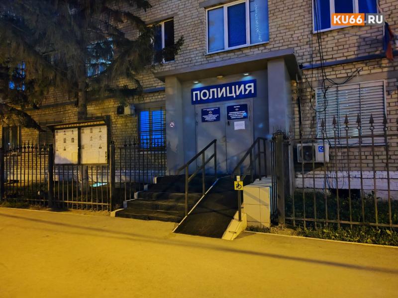 В Каменске-Уральском женщины нашли чужие карты и потратили деньги: возбуждено уголовное дело | Две свердловчанки задержаны за кражу денег с чужих банковских карт