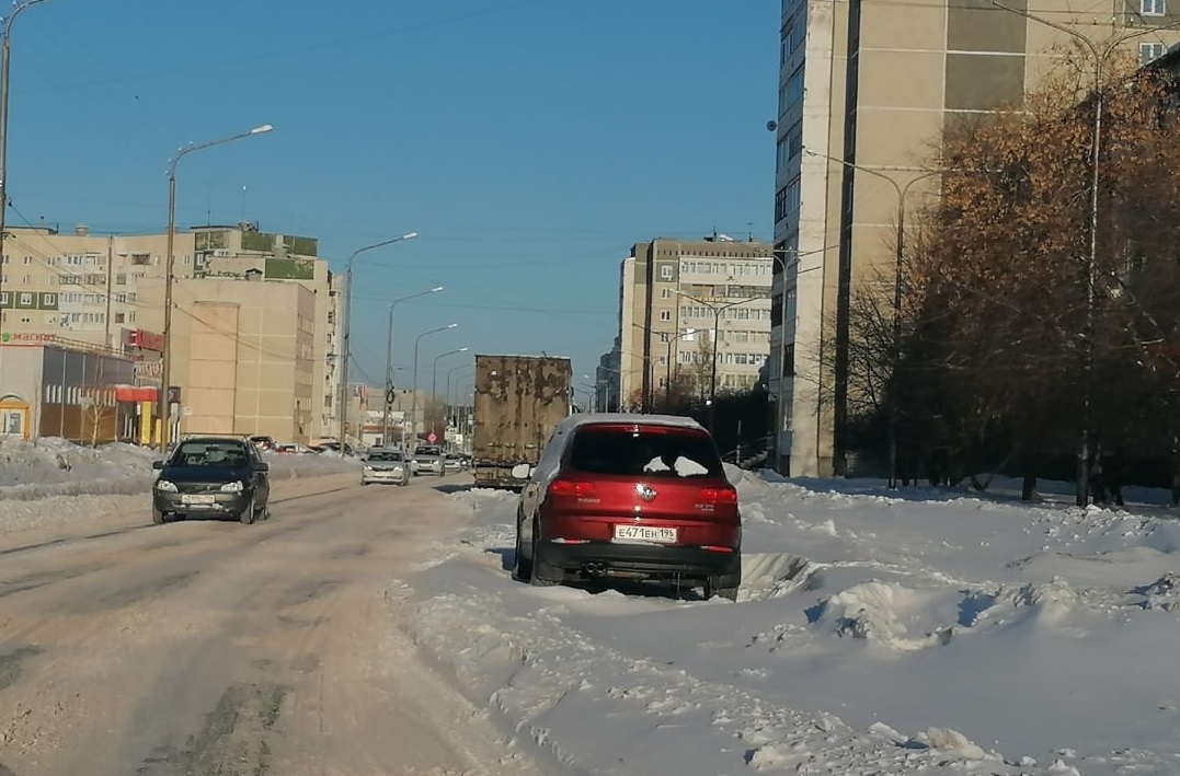 Дороги в Каменске-Уральском от снега вычищены не идеально: судя по всему, у этого есть объективные причины. Герасимов проинспектировал